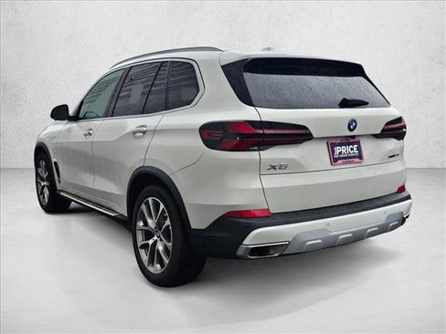 Used 2024 BMW X5 xDrive50e image 3