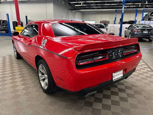 Used 2019 Dodge Challenger SXT RWD image 5