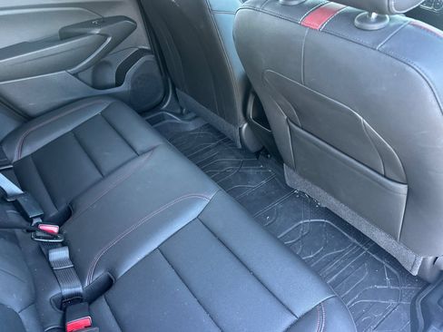 Used 2024 Chevrolet Trax RS w/ Sunroof Package FWD image 18