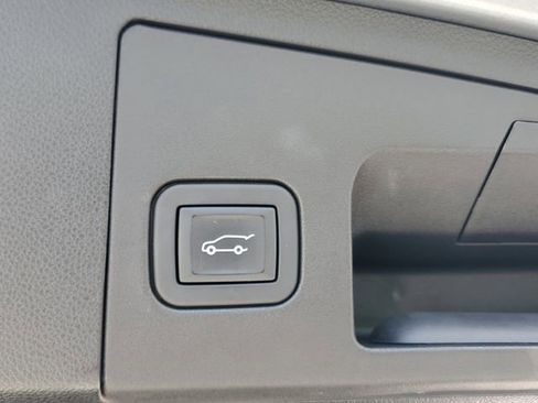 Certified 2024 Cadillac XT4 Luxury w/ Cold Weather Package image 10