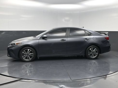 Used 2022 Kia Forte LXS FWD image 3