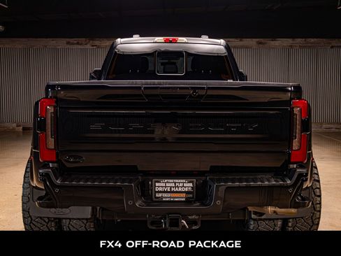 Used 2025 Ford F450 Platinum w/ FX4 Off-Road Package image 8