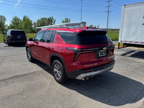 Used 2025 Chevrolet Traverse LT w/ LPO, Floor Liner Package AWD/4WD image 5