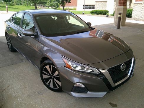 Used 2021 Nissan Altima 2.5 SV FWD image 4