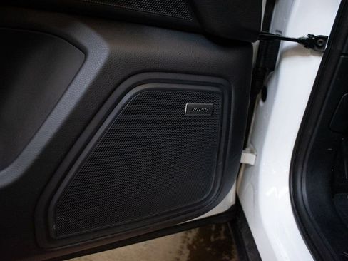 Certified 2025 Porsche Macan image 19