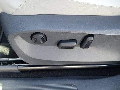 Certified 2023 Volkswagen Tiguan SE FWD image 17