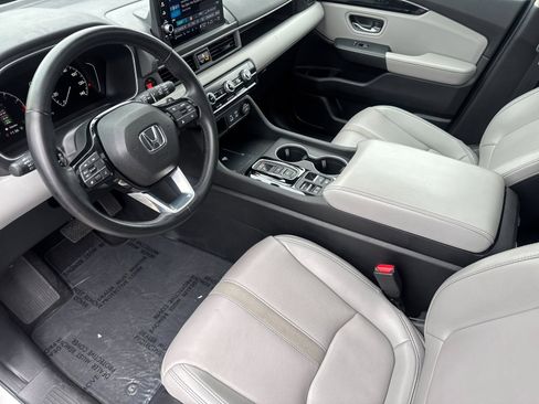 Used 2024 Honda Pilot Touring image 10