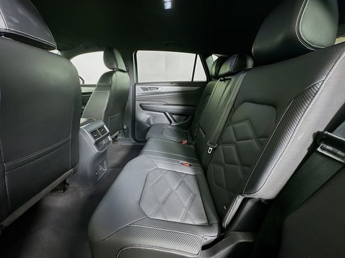 Used 2024 Volkswagen Atlas Cross Sport SE image 27