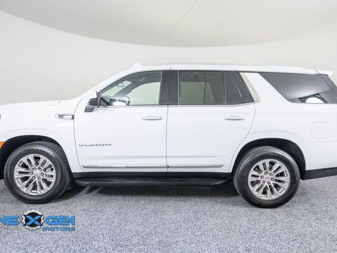 Used 2023 GMC Yukon SLT AWD/4WD image 4