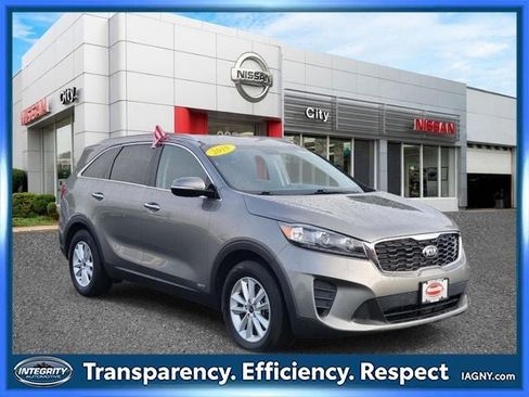 Used 2019 Kia Sorento AWD w/ LX Convenience Package image 1