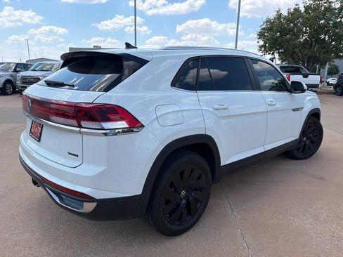 Used 2025 Volkswagen Atlas Cross Sport SE w/ Panoramic Sunroof Package AWD/4WD image 3