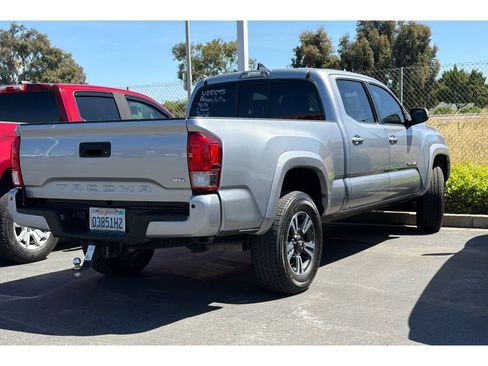 Used 2016 Toyota Tacoma TRD Sport image 5