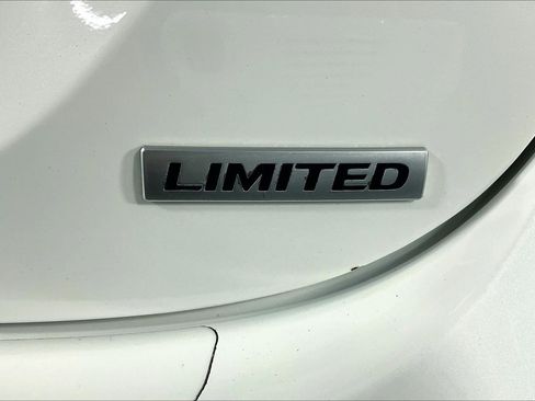 Used 2013 Hyundai Elantra Limited FWD image 22