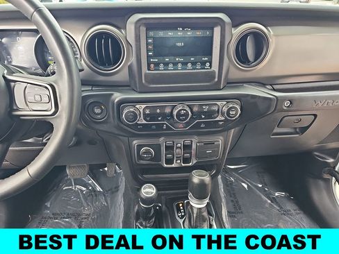 Used 2023 Jeep Wrangler Unlimited w/ Cold Weather Group image 19