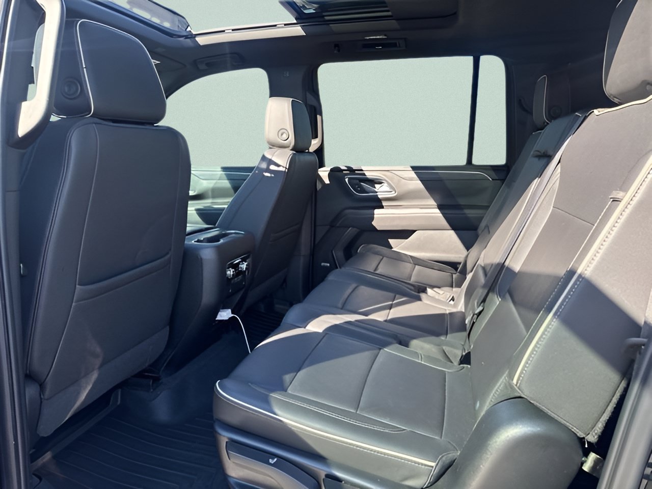 Used 2023 GMC Yukon XL SLT AWD/4WD image 17