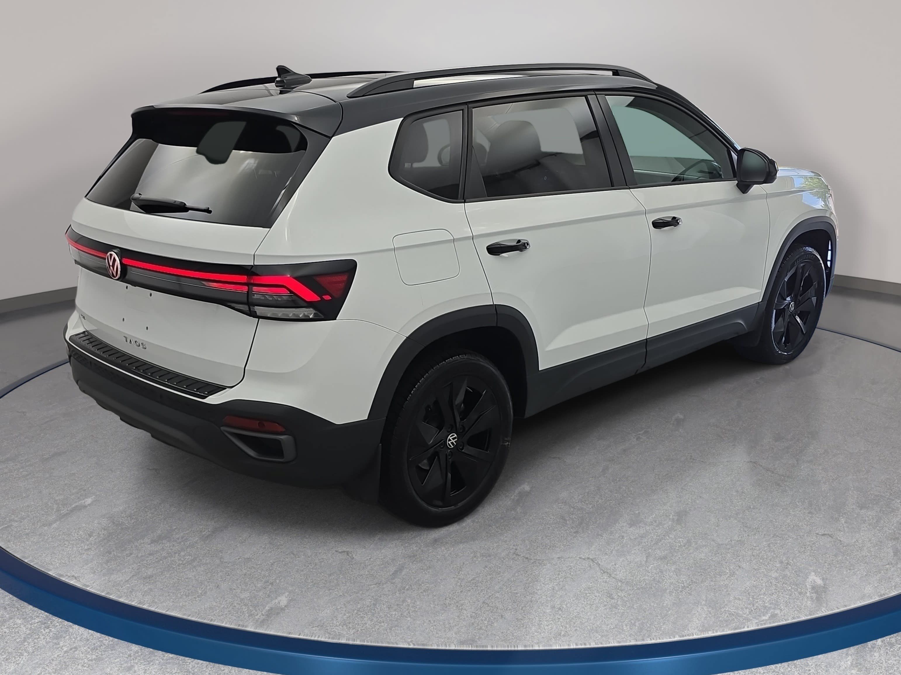 Certified 2025 Volkswagen Taos SE FWD image 5