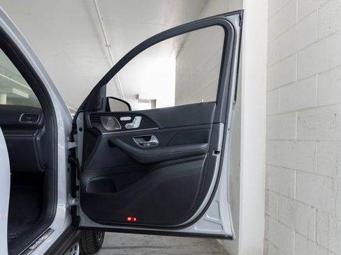 Used 2024 Mercedes-Benz GLS 580 4MATIC image 25
