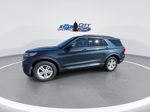 Used 2023 Ford Explorer XLT w/ Equipment Group 202A image 7