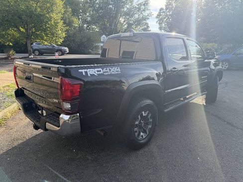 Used 2019 Toyota Tacoma TRD Off-Road AWD/4WD image 8