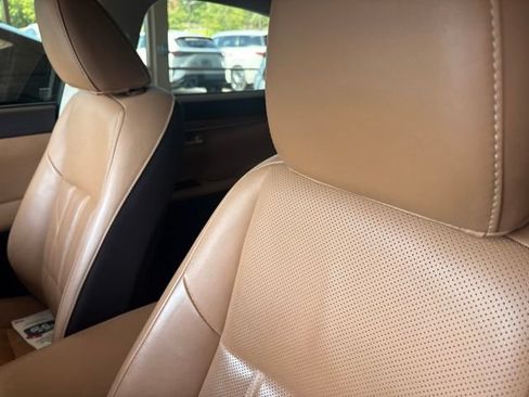 Used 2018 Lexus ES 300h w/ Luxury Package FWD image 2