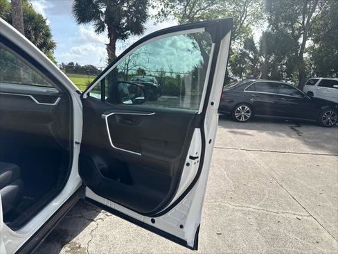 Used 2020 Toyota RAV4 LE image 16