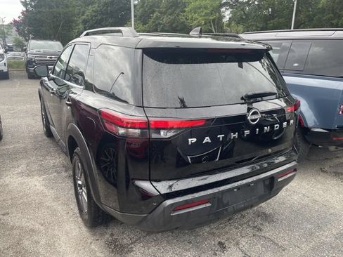 Used 2025 Nissan Pathfinder SV FWD image 2