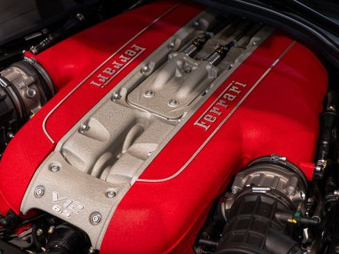 Certified 2022 Ferrari 812 GTS Base image 19