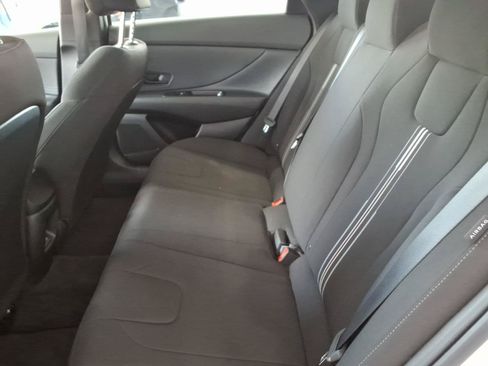 Certified 2025 Hyundai Elantra SEL FWD image 13