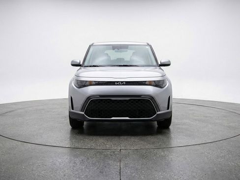 Used 2025 Kia Soul LX w/ LX Technology Package image 2