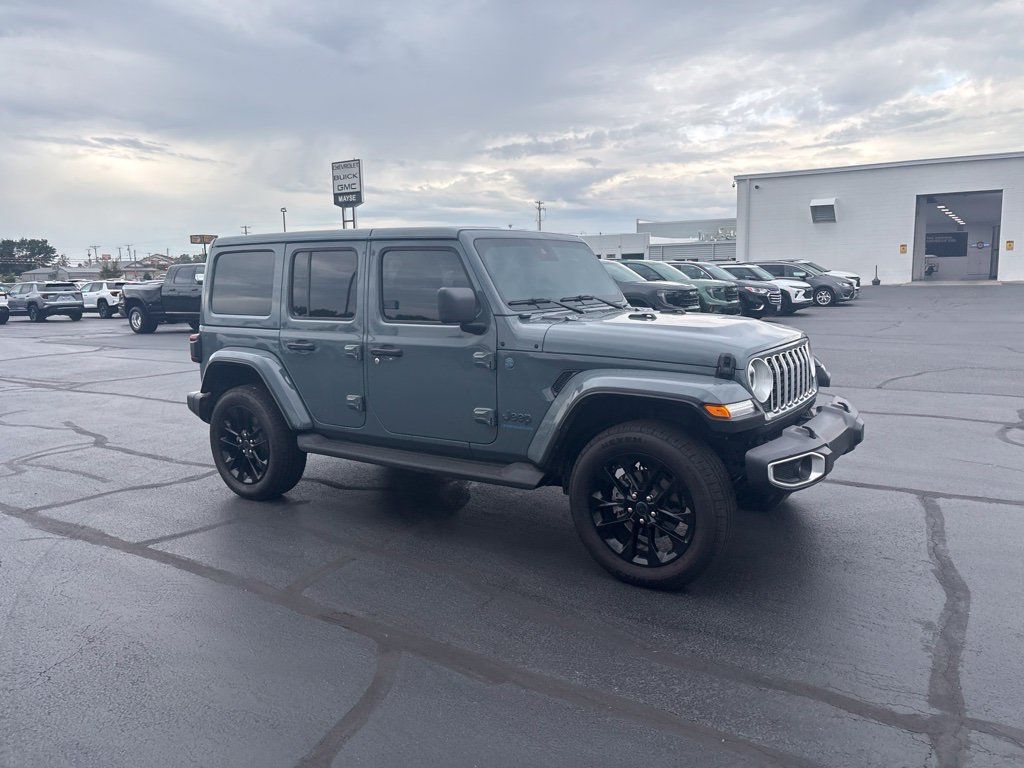 Used 2025 Jeep Wrangler Unlimited Sahara AWD/4WD image 12