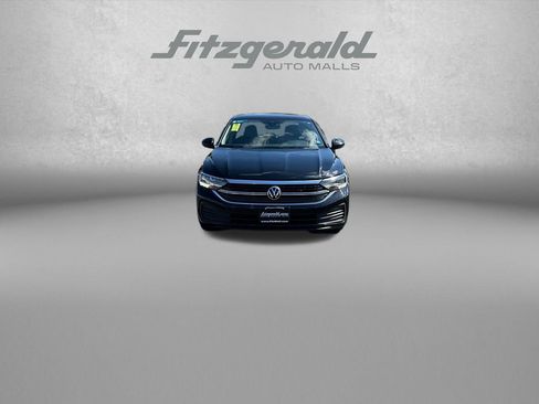Used 2024 Volkswagen Jetta SE FWD image 2