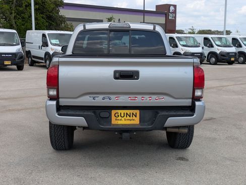 Used 2019 Toyota Tacoma SR w/ SR Convenience Package image 4