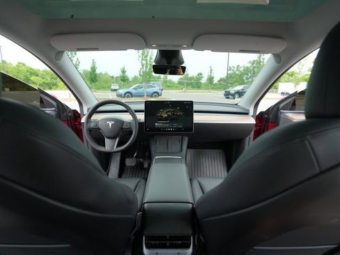 Used 2024 Tesla Model Y Long Range AWD/4WD image 27