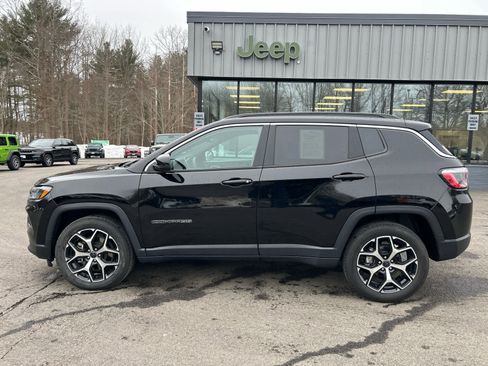 Used 2025 Jeep Compass Limited image 9