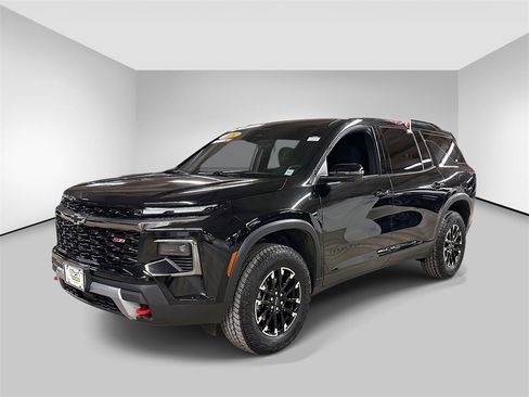 Used 2024 Chevrolet Traverse Z71 image 1