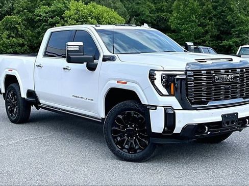 Used 2024 GMC Sierra 2500 Denali Ultimate AWD/4WD image 2