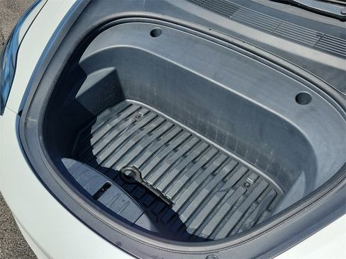 Used 2023 Tesla Model 3 Standard Range image 9