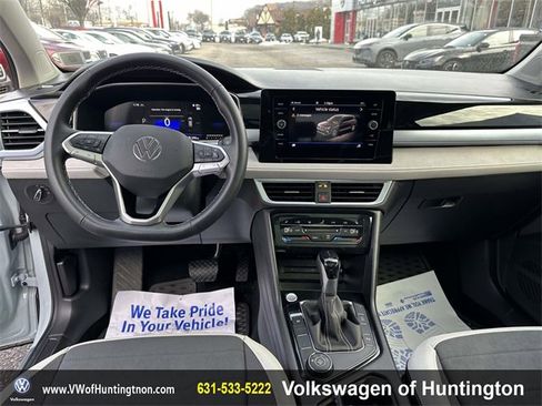 Certified 2025 Volkswagen Taos SE w/ Panoramic Sunroof Package image 22
