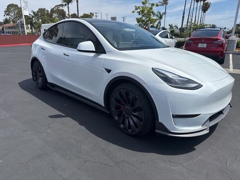 Used 2025 Tesla Model Y Performance image 8