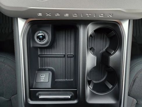 New 2025 Ford Expedition Active image 23