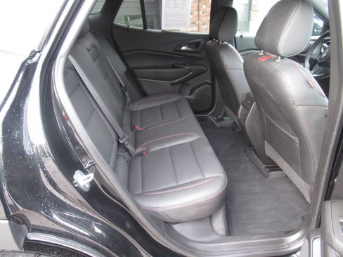 Used 2024 Chevrolet Trax RS FWD image 9
