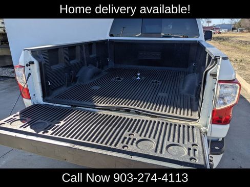 Used 2018 Nissan Titan SV w/ SV Convenience Package image 27