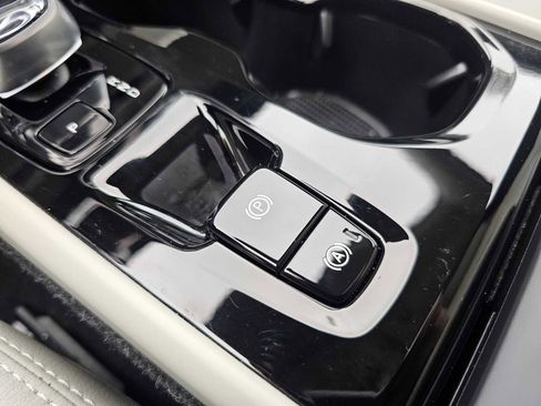 Used 2025 Volvo XC40 B5 Plus w/ Protection Package Premier image 37