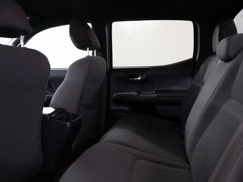 Certified 2018 Toyota Tacoma TRD Off-Road image 30