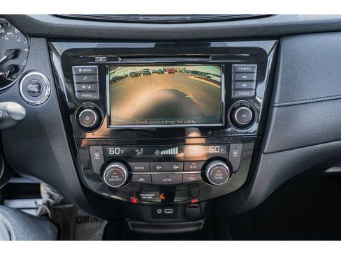 Used 2019 Nissan Rogue SV image 16