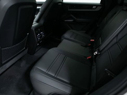 New 2026 Porsche Cayenne image 29