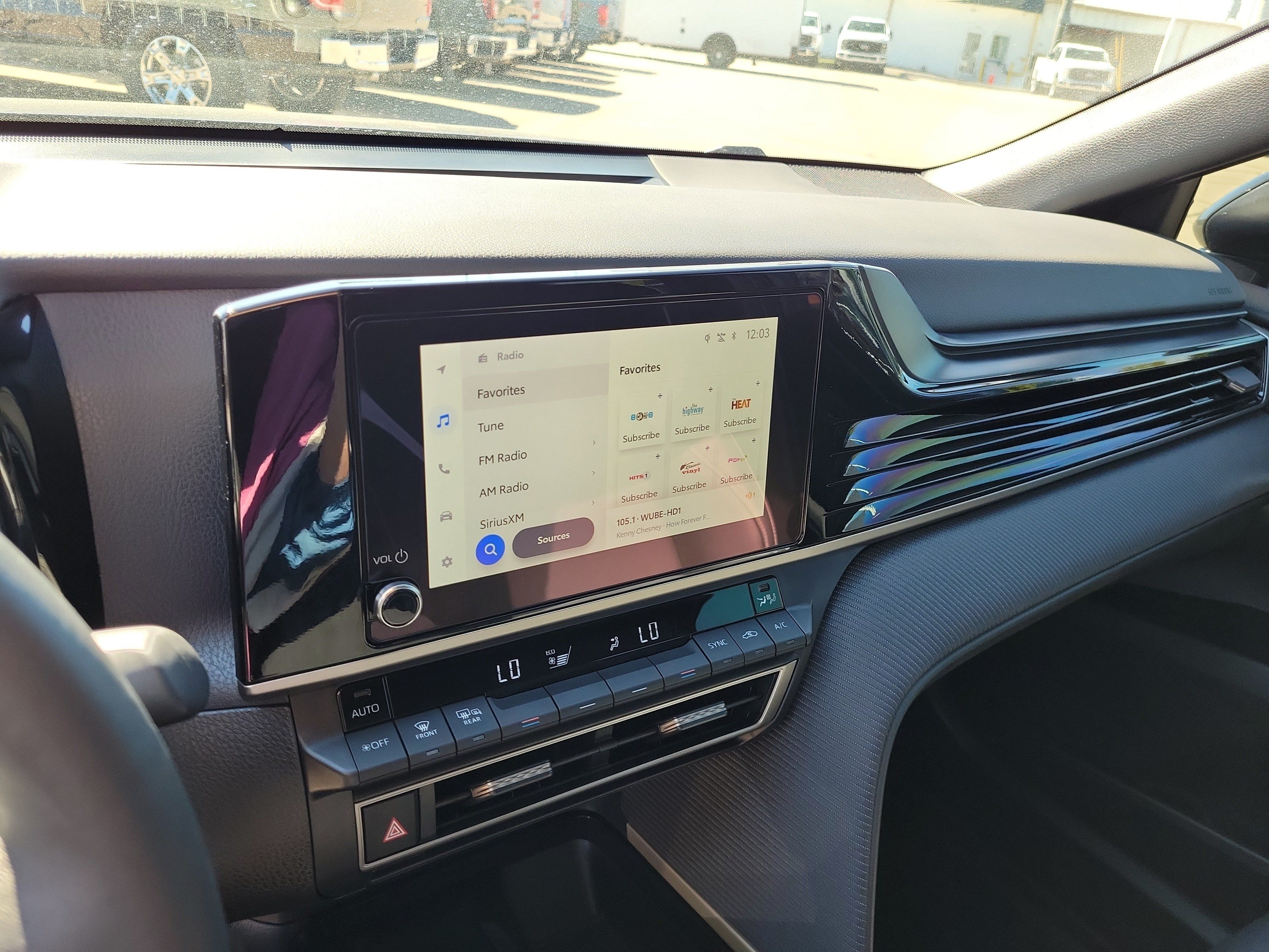 Used 2026 Toyota Camry SE FWD image 27