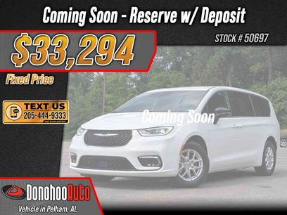 Used 2025 Chrysler Pacifica Select