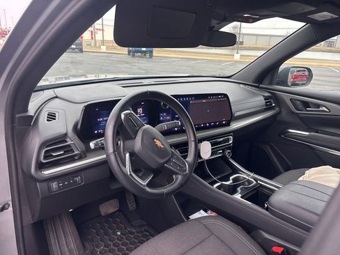 Used 2024 Chevrolet Traverse LT image 11