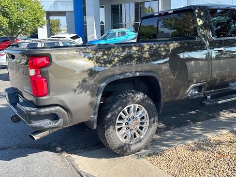 Used 2022 Chevrolet Silverado 3500 High Country w/ Z71 Off-Road Package AWD/4WD image 3